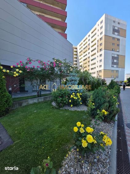 Apartament cu 3 camere în Apărătorii Patriei