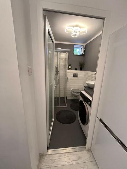 Garsonieră decomandată în Precista