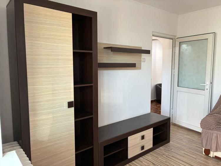 Apartament cu 2 camere decomandat, mobilat în Central