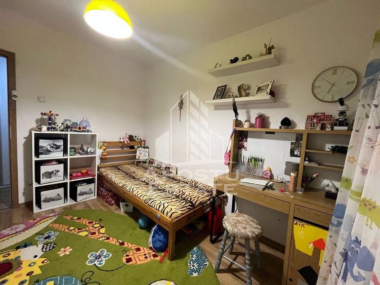 Apartament cu 3 camere decomandat, mobilat în Girocului