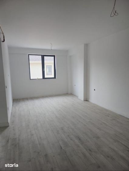 Apartament cu 2 camere decomandat în Calea București