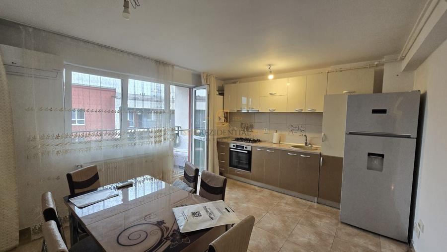Apartament cu 3 camere semidecomandat, mobilat în Metalurgiei