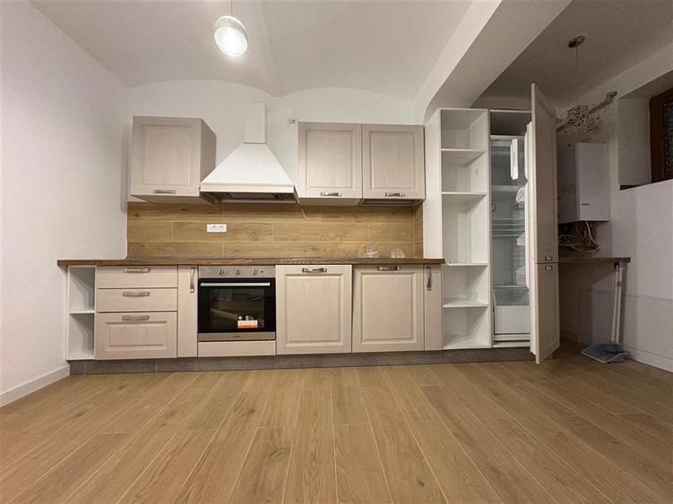 Apartament cu 3 camere decomandat, mobilat în P-ța Maria