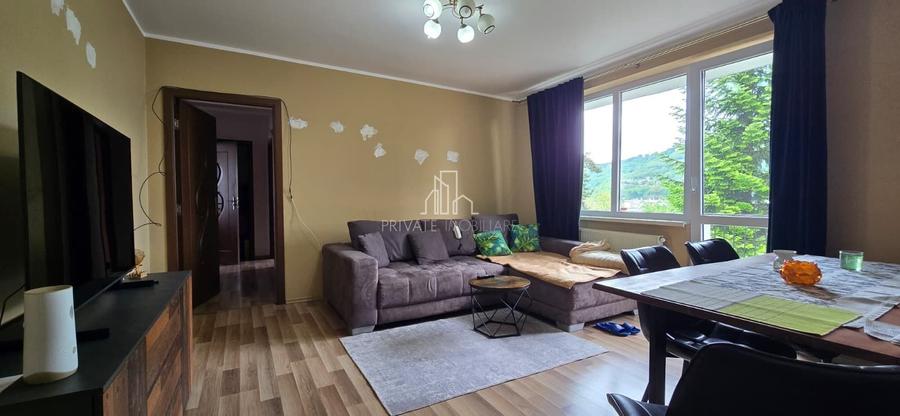 Apartament cu 3 camere decomandat în Est
