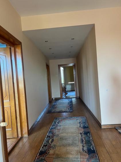 Casă individuală cu 5 camere cu Garaj în Coiciu