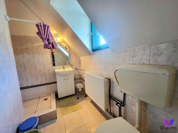 Casă individuală cu 7 camere cu Canalizare în Reșița