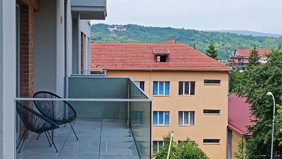 Apartament cu 2 camere semidecomandat, mobilat în Mănăștur