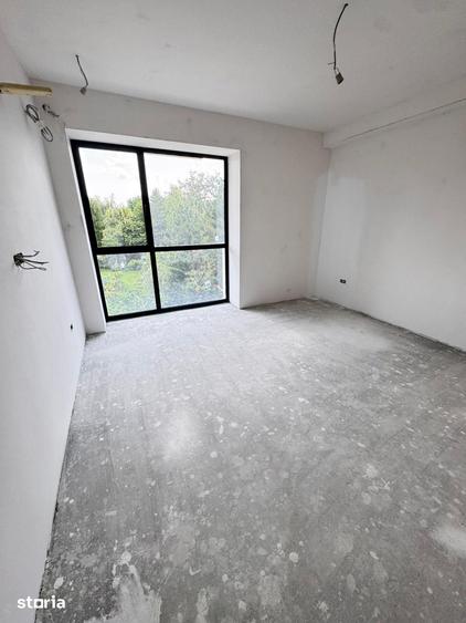 Apartament cu 5 camere în Sud