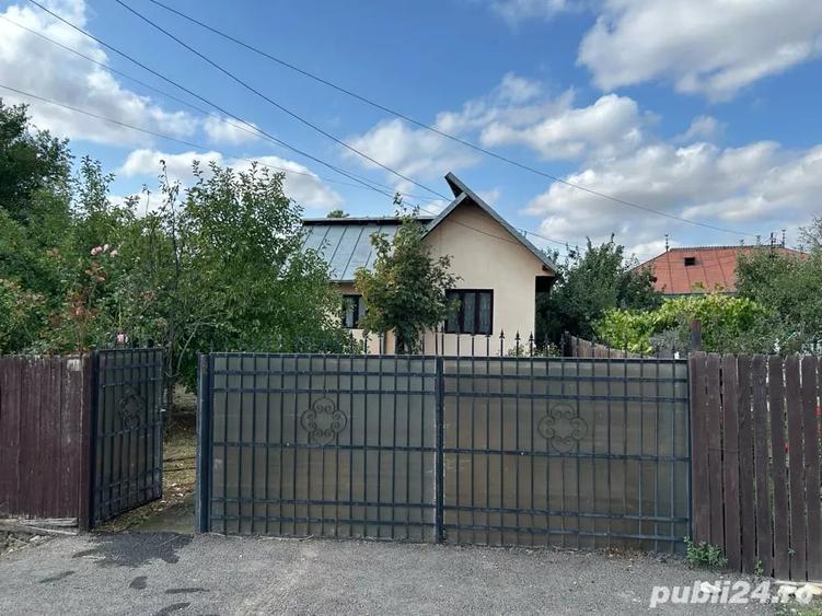 Casă cu 3 camere în Ștefan cel Mare