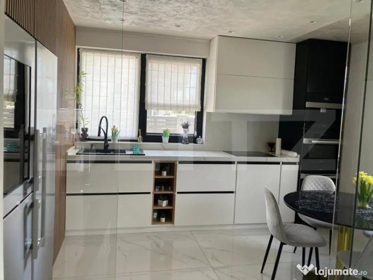 Casă cu 7 camere cu Teren 1440 Mp în Uriu