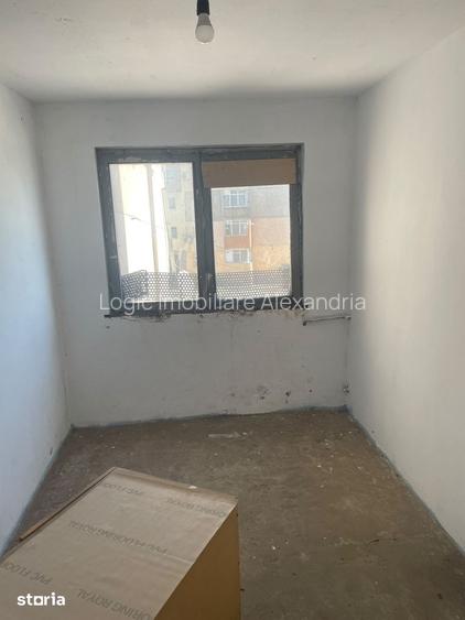 Apartament 2 camere, etaj 2/4 , fara imbunatatiri, zona Scoala 6