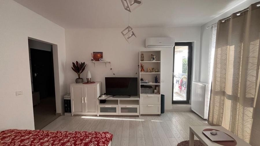 Garsonieră decomandată în Central