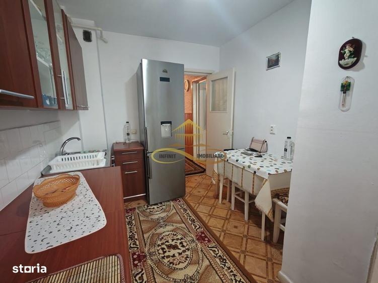 Apartament cu 3 camere, mobilat în Central