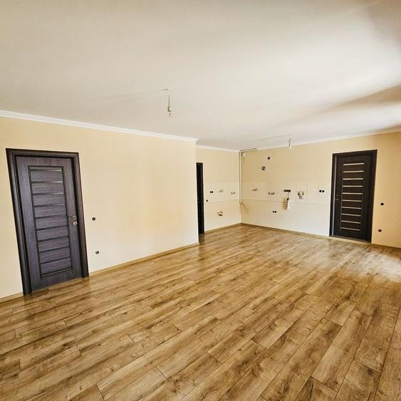 Casă individuală cu 4 camere cu Canalizare în Sântion