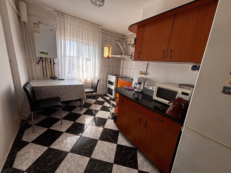 Apartament cu 3 camere decomandat în Rolast