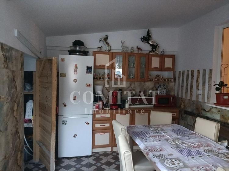 Casă individuală cu 5 camere cu Canalizare în Plopilor