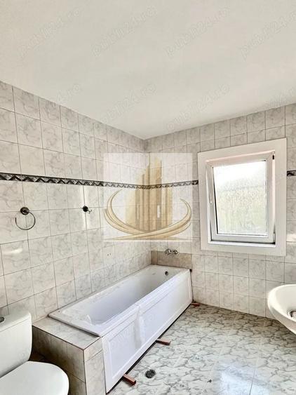 Duplex cu 5 camere cu Canalizare în Lipovei