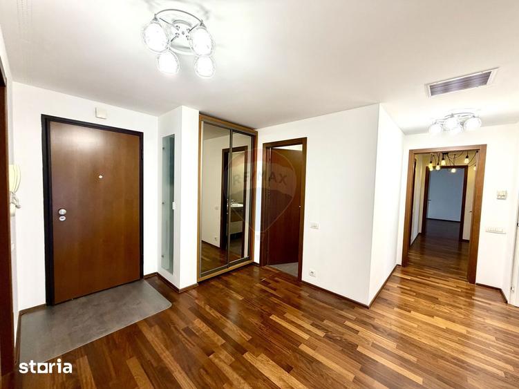 Apartament cu 4 camere semidecomandat, mobilat în Băneasa