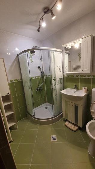 Apartament cu 3 camere decomandat în Florești