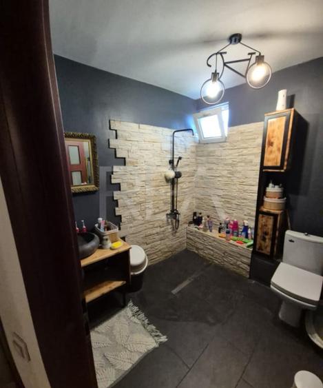 Apartament cu 3 camere semidecomandat în Colentina