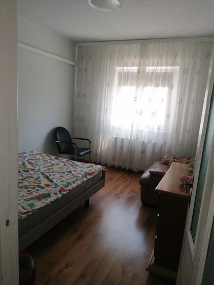 Apartament cu 3 camere decomandat, mobilat în Girocului