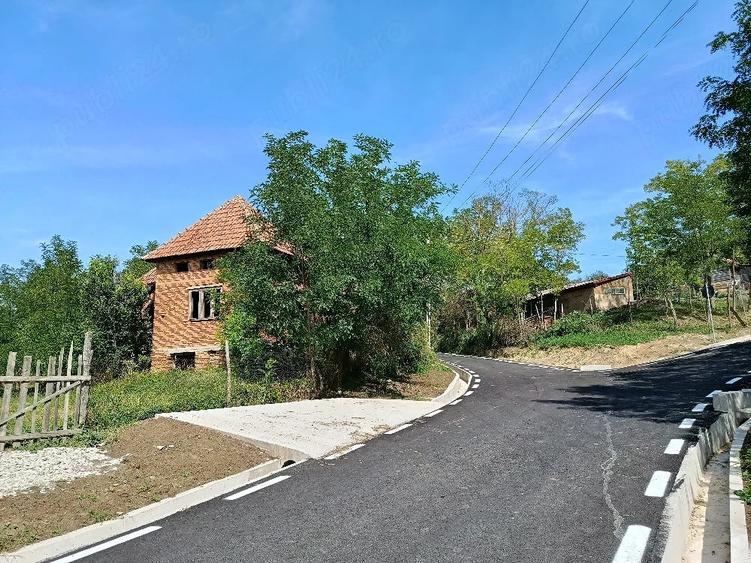 Casă cu 3 camere cu Teren 890 Mp în Central