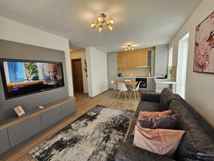 Apartament cu 2 camere decomandat în Tractorul