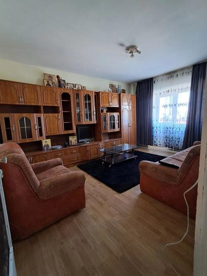 Apartament cu 3 camere decomandat în Frumoasa