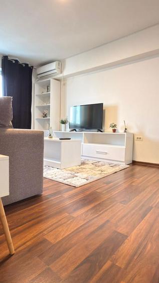 Apartament cu 2 camere semidecomandat, mobilat în Intim