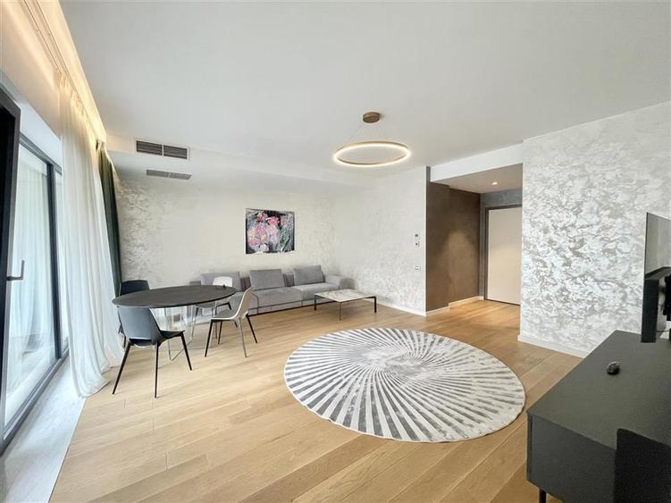 Apartament cu 4 camere decomandat, mobilat în Herăstrău