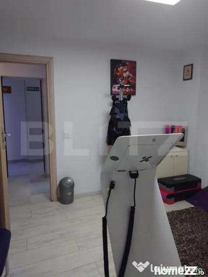 Spațiu comercial, de 290 mp, în Micro 3