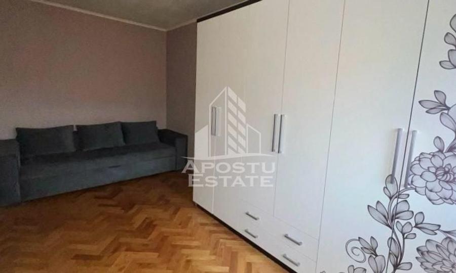 Apartament cu 3 camere semidecomandat, mobilat în Podgoria