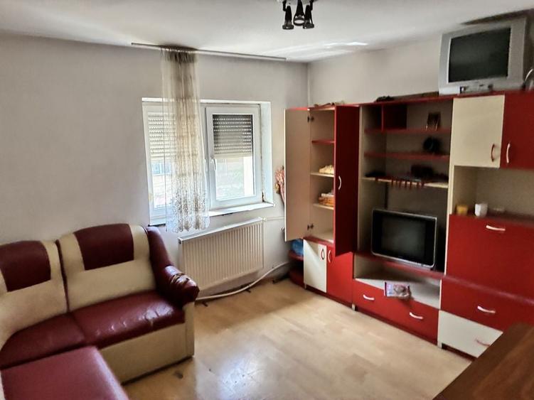 Garsonieră decomandată în Iosia
