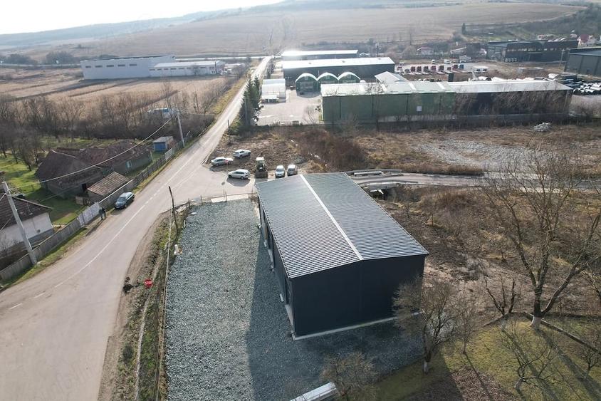 Spațiu comercial, de 300 mp, în Vâlcele