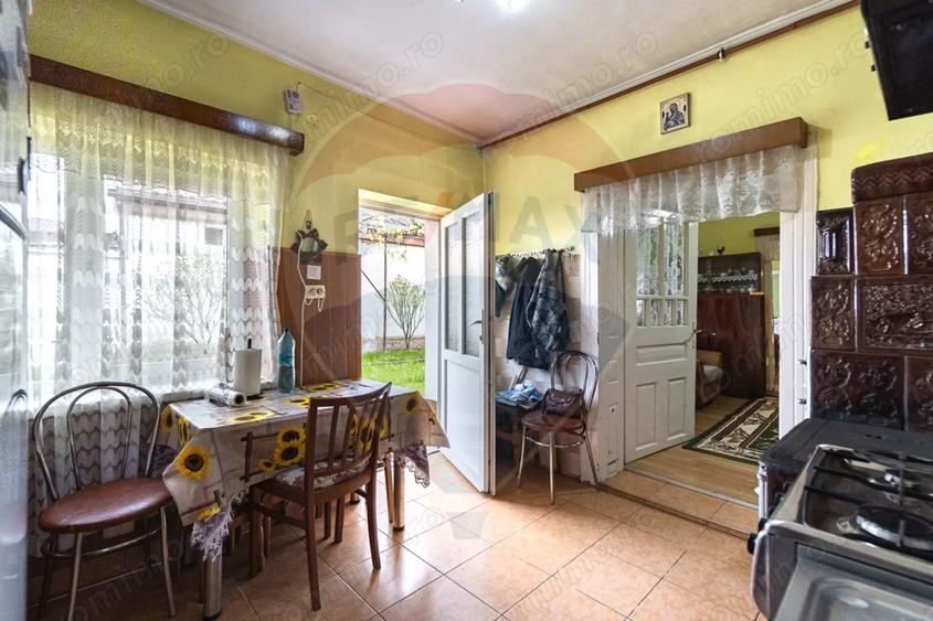 Casă cu Teren 1068 Mp în Perșani