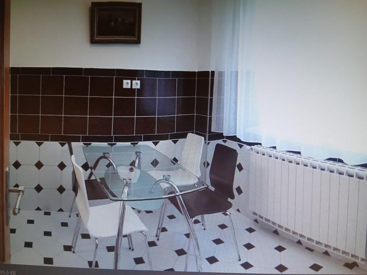 Apartament cu 3 camere decomandat în Primăverii