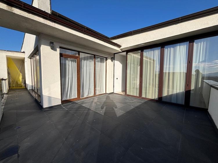 Penthouse cu 3 camere decomandat în Șelimbăr