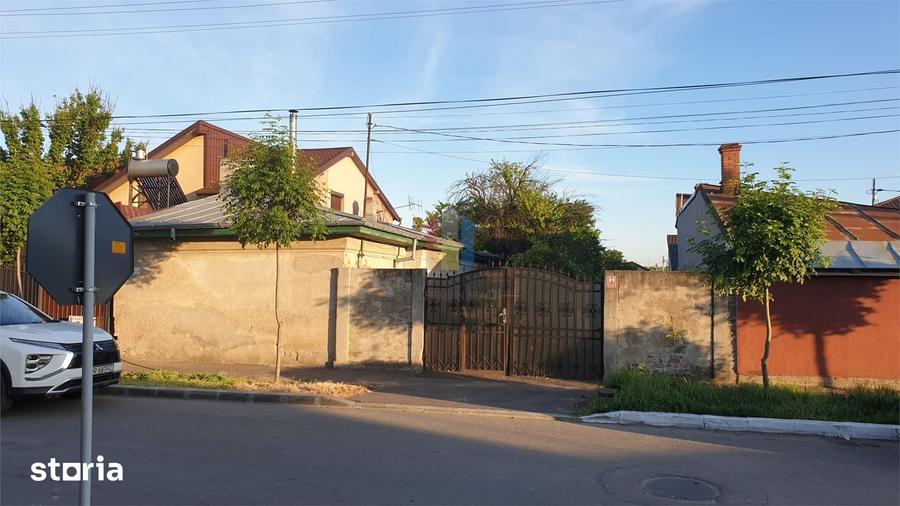 Casă cu 6 camere cu Teren 554 Mp în Vest
