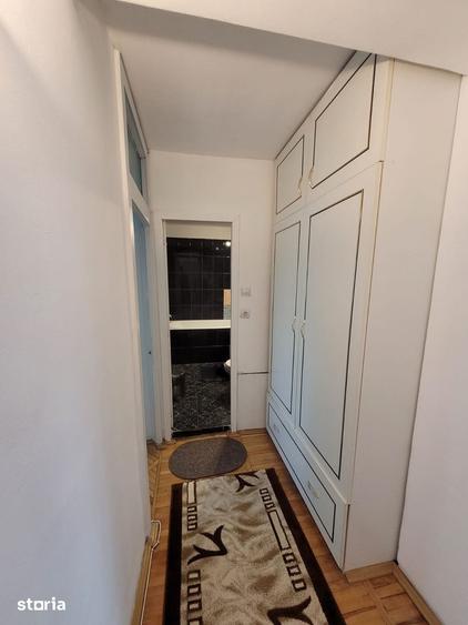 Apartament cu 3 camere decomandat în Exterior Vest