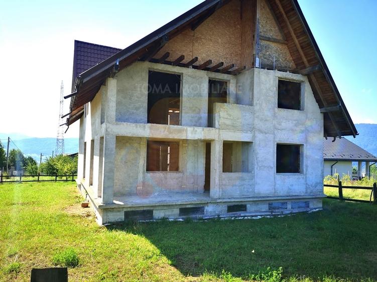 Casă individuală cu 6 camere cu Teren 800 Mp în Alexandru cel Bun