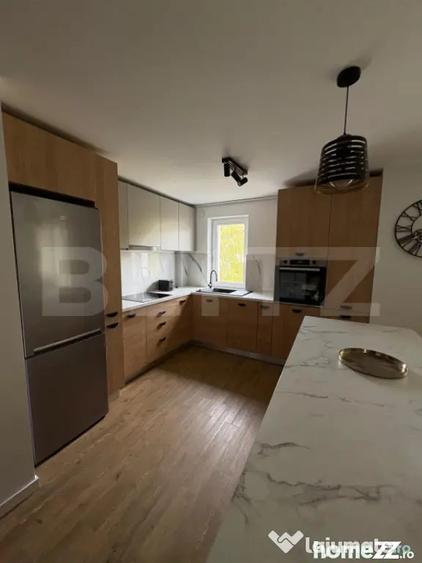 Apartament cu 4 camere semidecomandat în Universității
