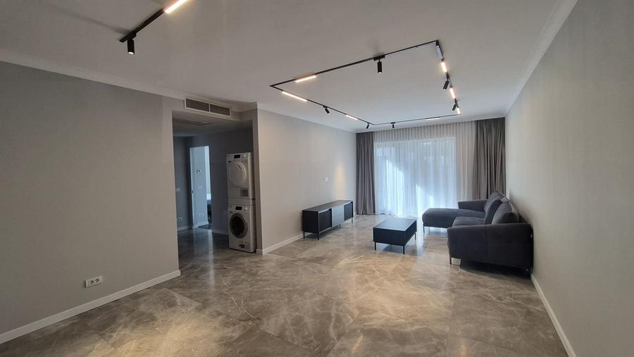 Apartament cu 3 camere decomandat, mobilat în Băneasa