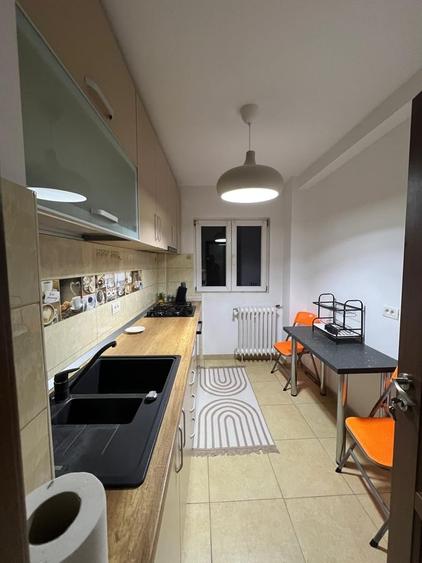 Apartament cu 3 camere semidecomandat în Colentina
