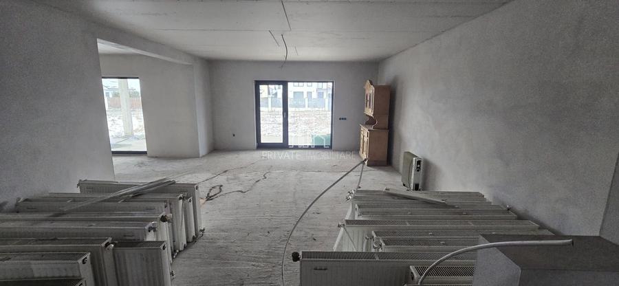 Casă individuală cu 4 camere cu Canalizare în Solovăstru