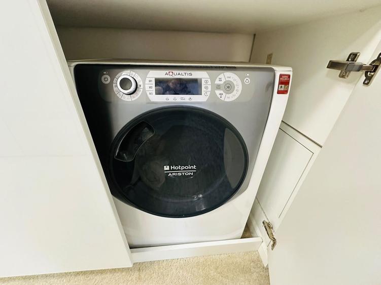 Apartament cu 3 camere decomandat, mobilat în Sud