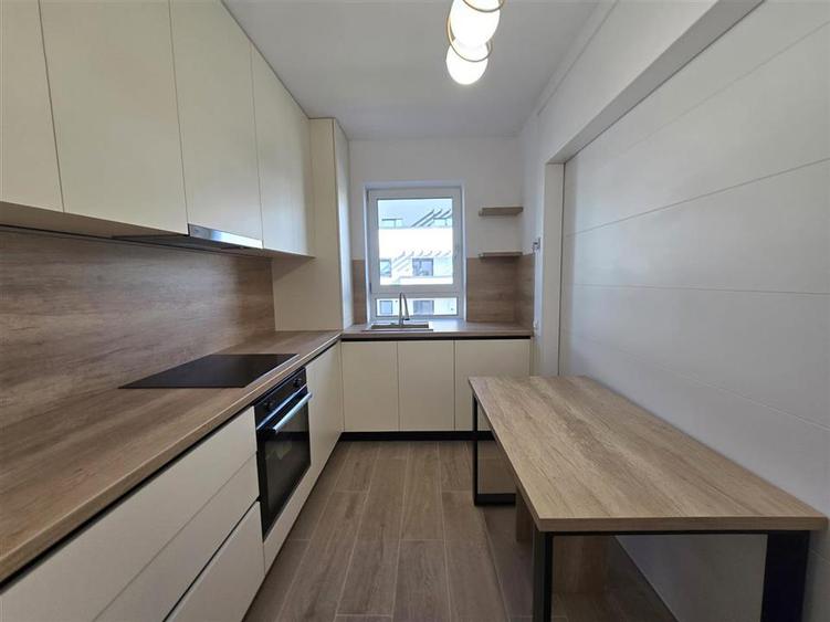 Apartament cu 2 camere decomandat, mobilat în Tractorul