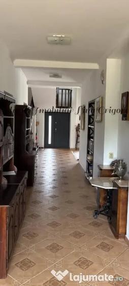 Casă cu 7 camere în Central