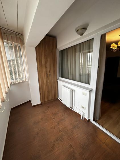 Apartament cu 3 camere decomandat, mobilat în Central