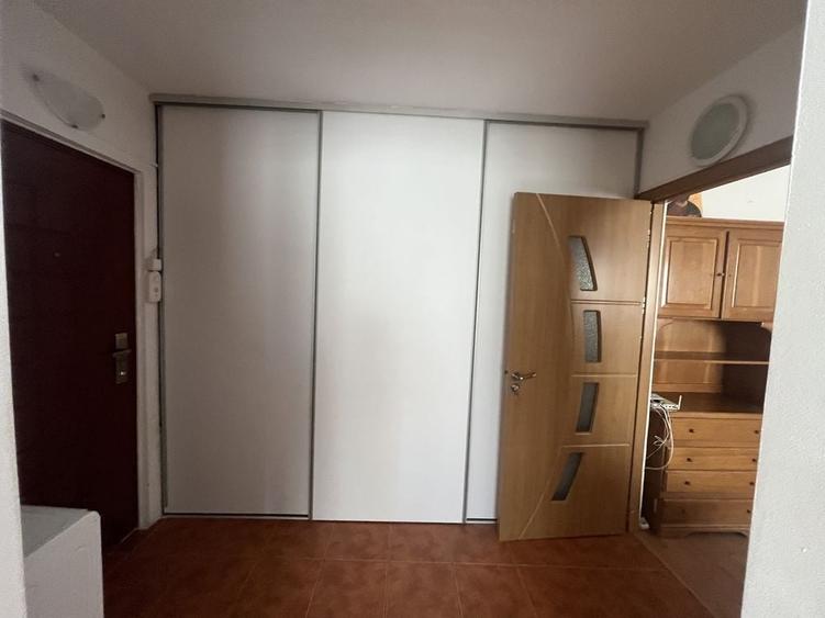 Apartament cu 2 camere semidecomandat în Trivale