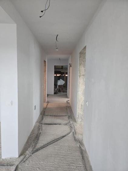 Casă individuală cu 4 camere cu Garaj în Bucov